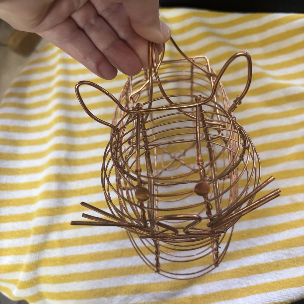 Egg Basket Cat Shaped‎ Copper colored Wire Holds 8-10 Eggs. Country Cottage Farm